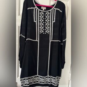 Chic Black and White Embroidered Long Sleeve Dress